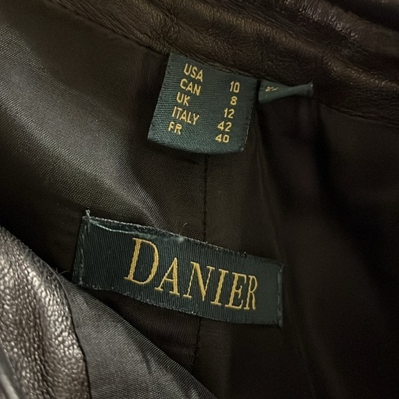 Danier women’s Vintage black Leather Pants, side zipper size 8 - Picture 7 of 9